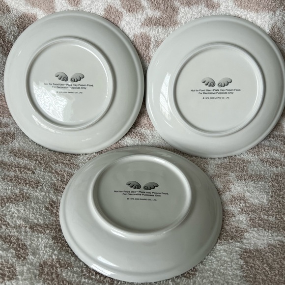 Hello Kitty Decorative Plates Set - Picture 5 of 6